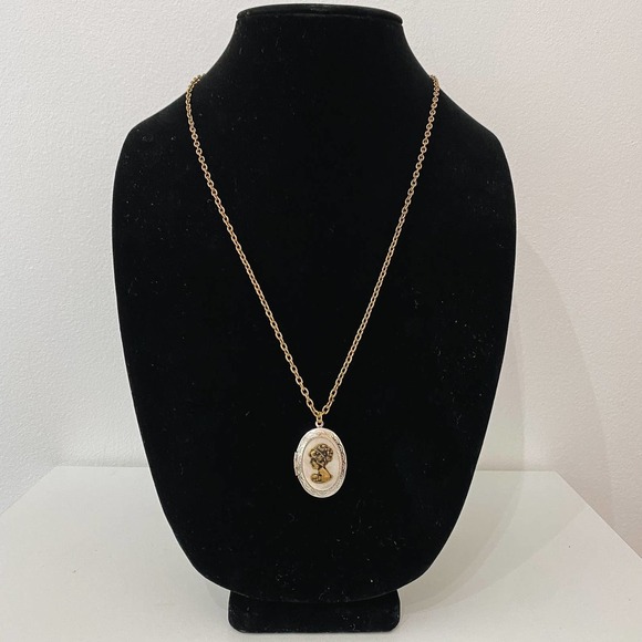 VTG Silver Brass Victorian Cameo Locket - Picture 4 of 8